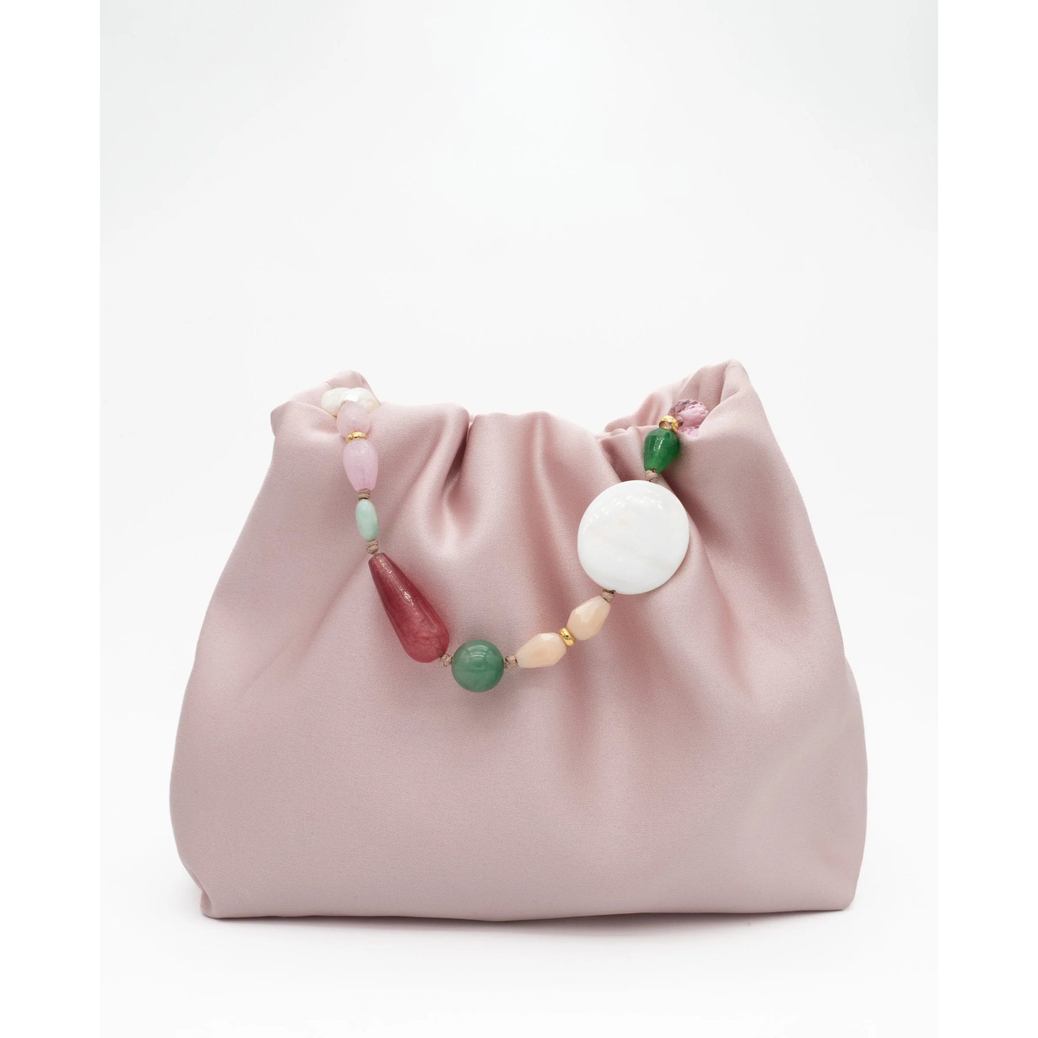 Bolso de mano con asa de piedras