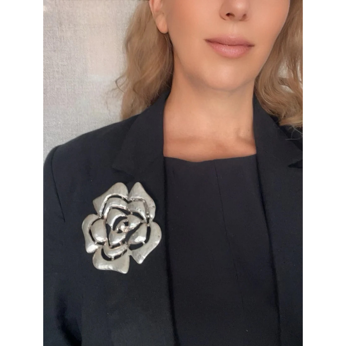 Broche Camelia en plata 10µ grande 3D