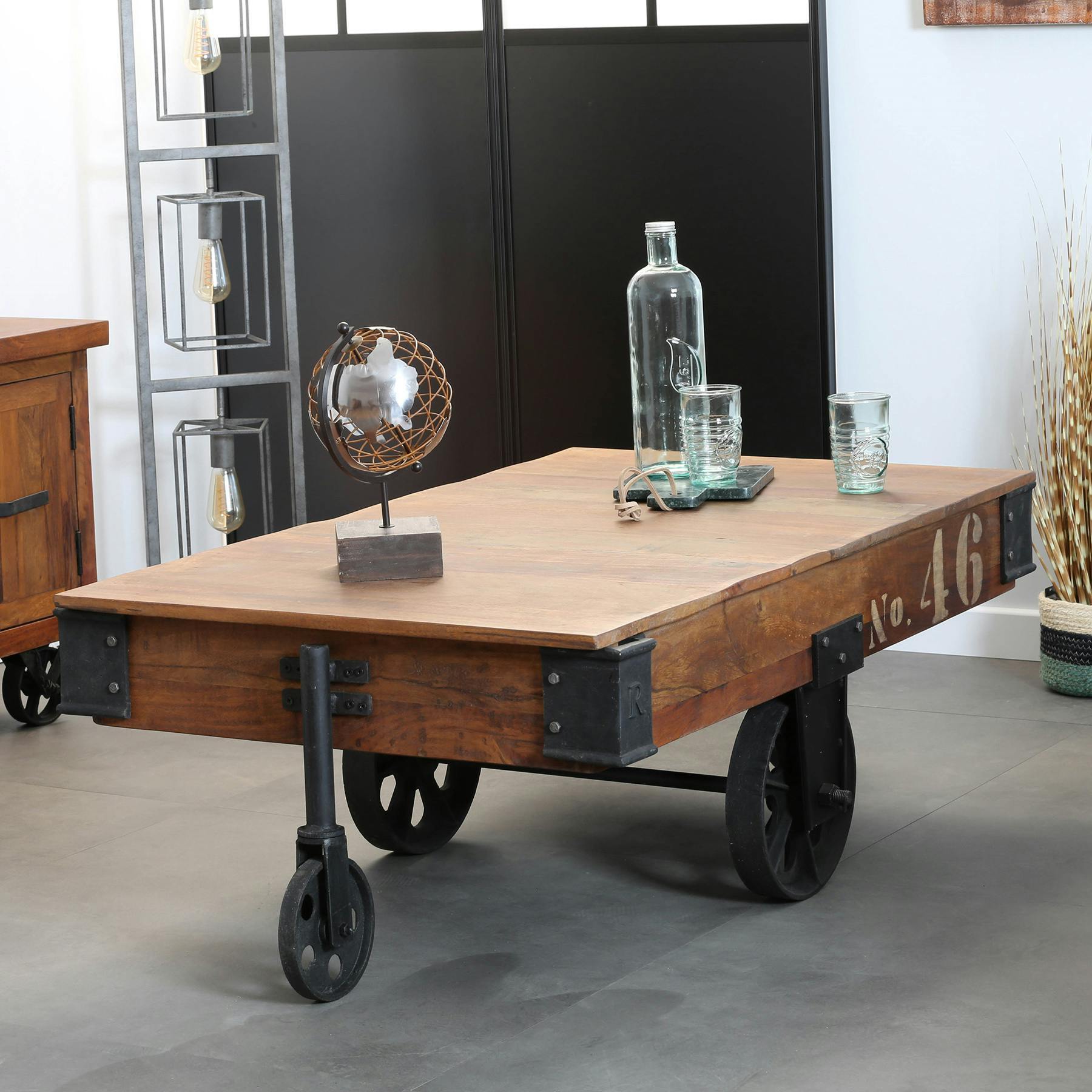 Table basse industrielle vintage bois recyclé roues LEEDS