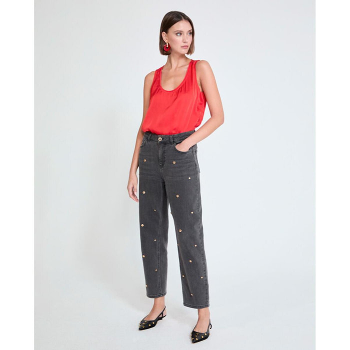 Jeans a gamba dritta con dettaglio borchiato