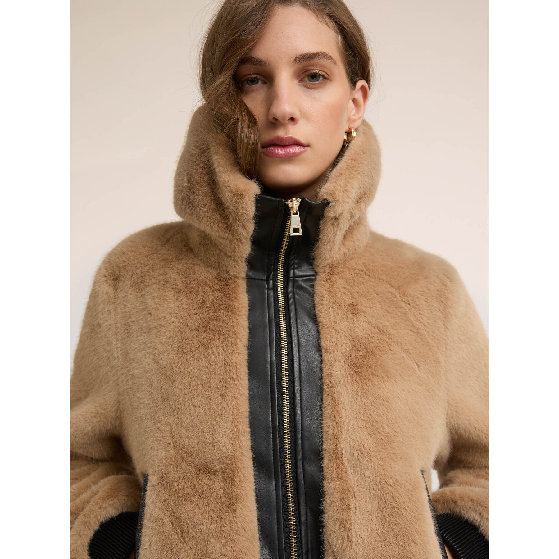 Motivi - Chaqueta de efecto peluche con inserciones - Beige