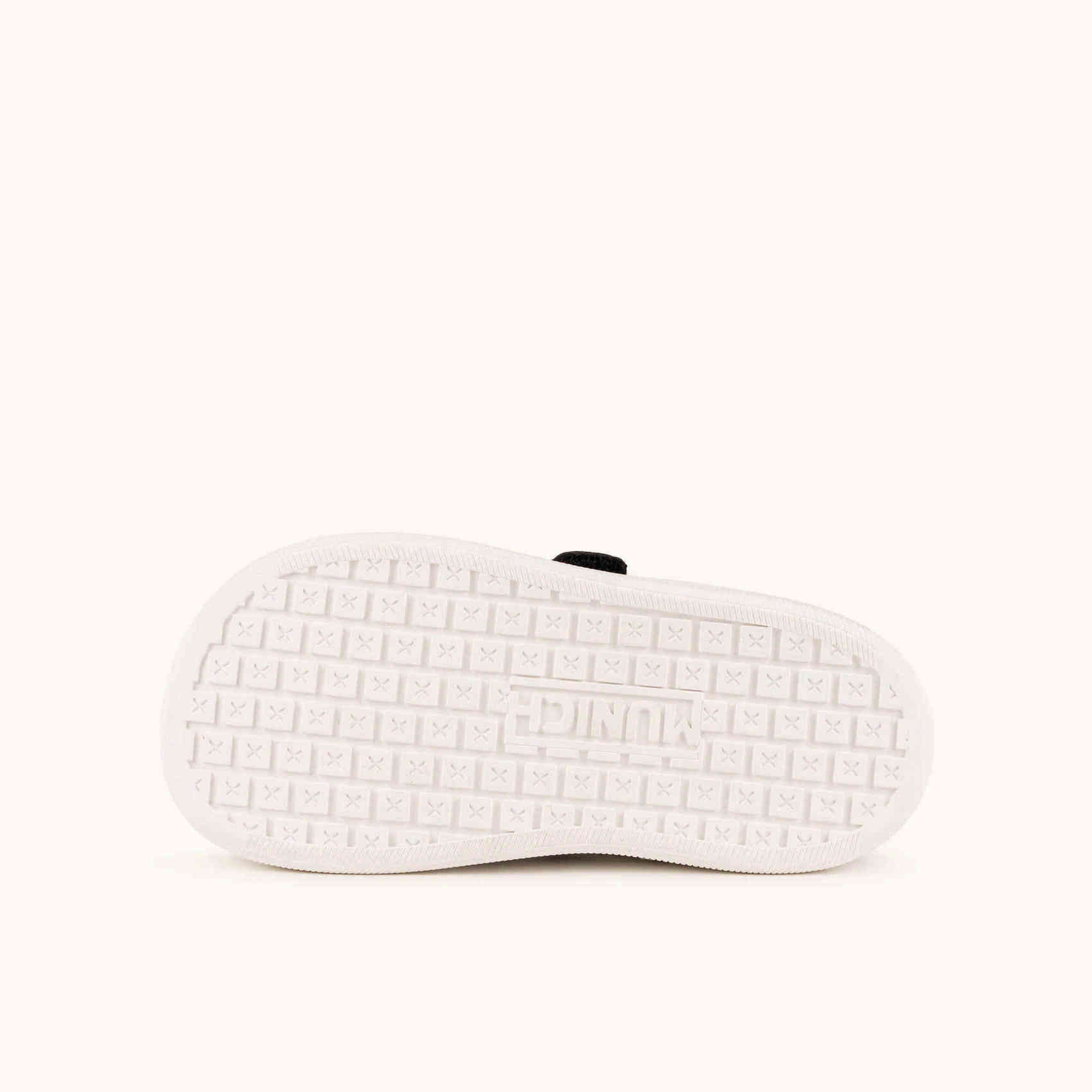 Zapatilla casual infantil en contraste blanco y negro MUNICH MINI OPEN VCO 01