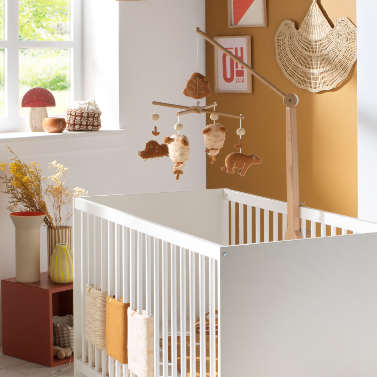 Mobile musical en bois avec jouets ours en gaze de coton