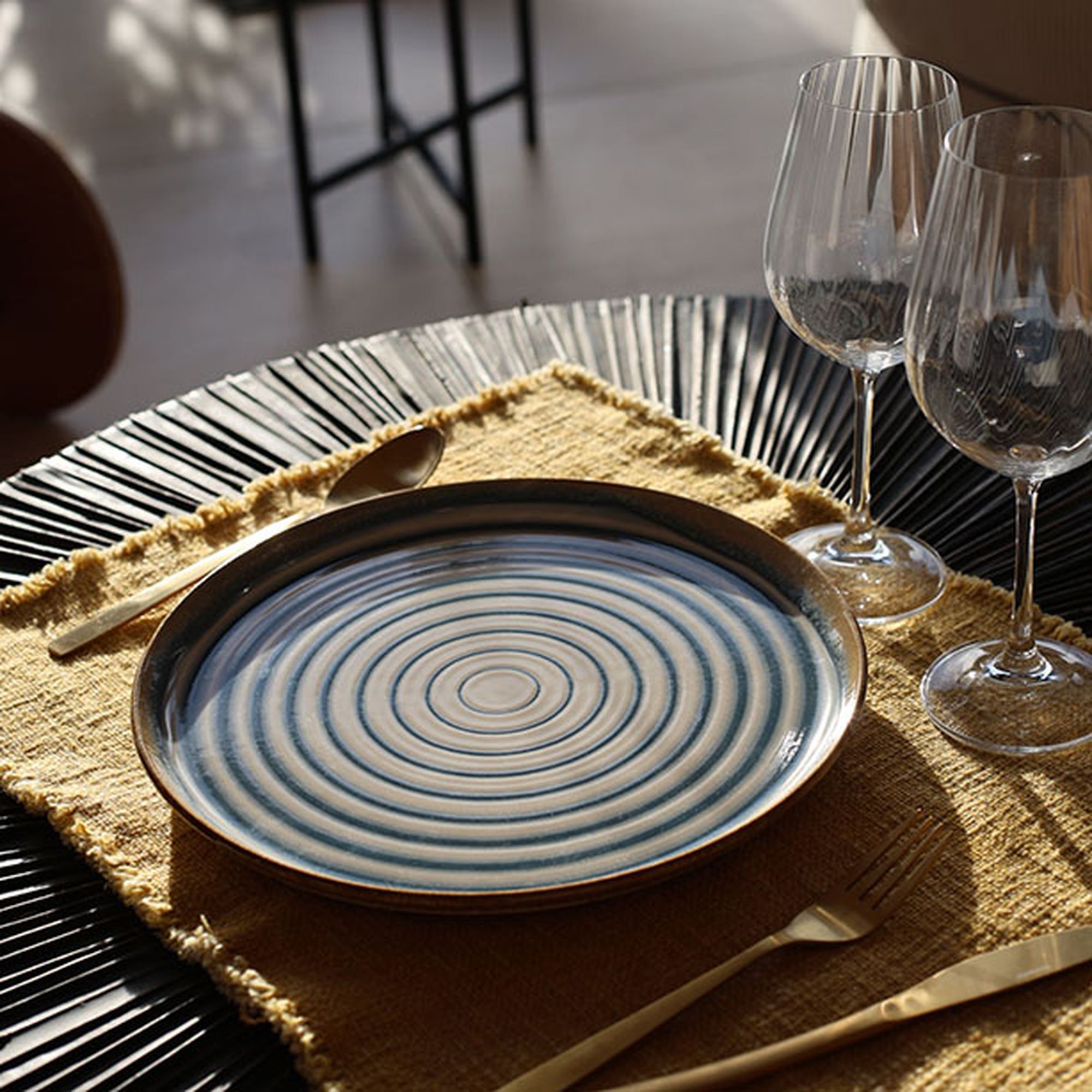 Lot de 6 assiettes plates spirale 27cm en faïence bleu et beige  SPIRALE