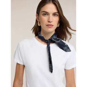 Motivi - T-shirt con foulard paisley al collo - Bianco