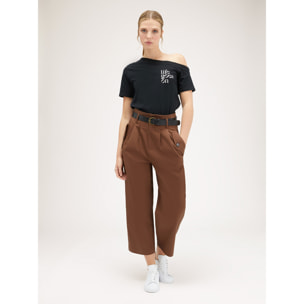 Motivi - Camiseta con escote asimétrico y texto - Negro