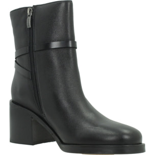 Botines Mujer de la marca GEOX  modelo D680WA 00081 D SOBIMA NEGRO