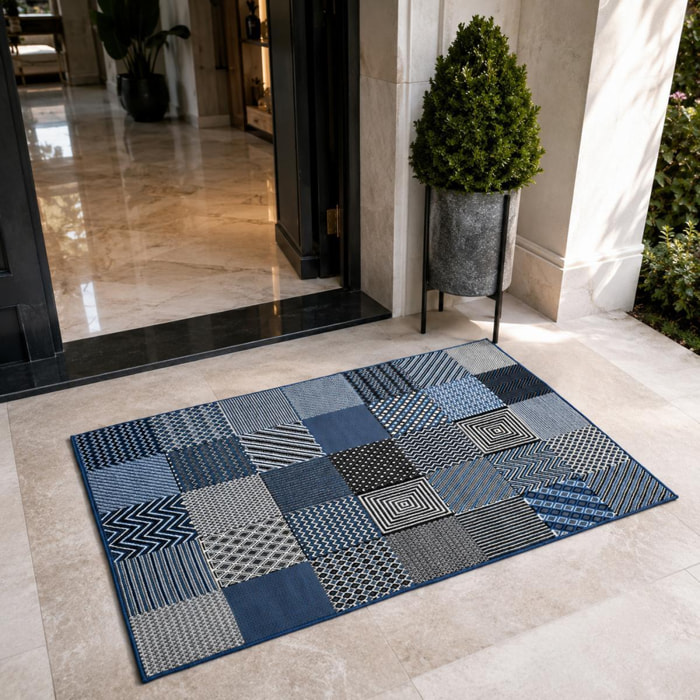 Tapis Dufi motif géométrique différentes teintes de bleu