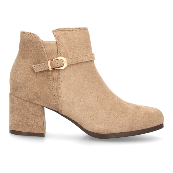 Botines elegantes con hebilla y tacón
