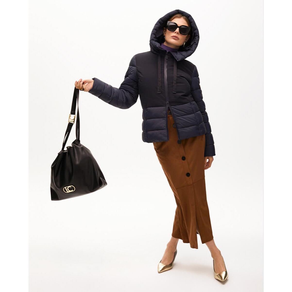 Anorak corto imbottito aderente a contrasto