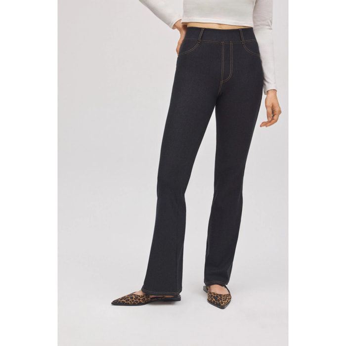Jeans a zampa elasticizzati neri