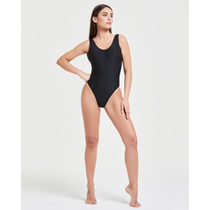 Pompea x Silvian Heach costume intero look sportivo