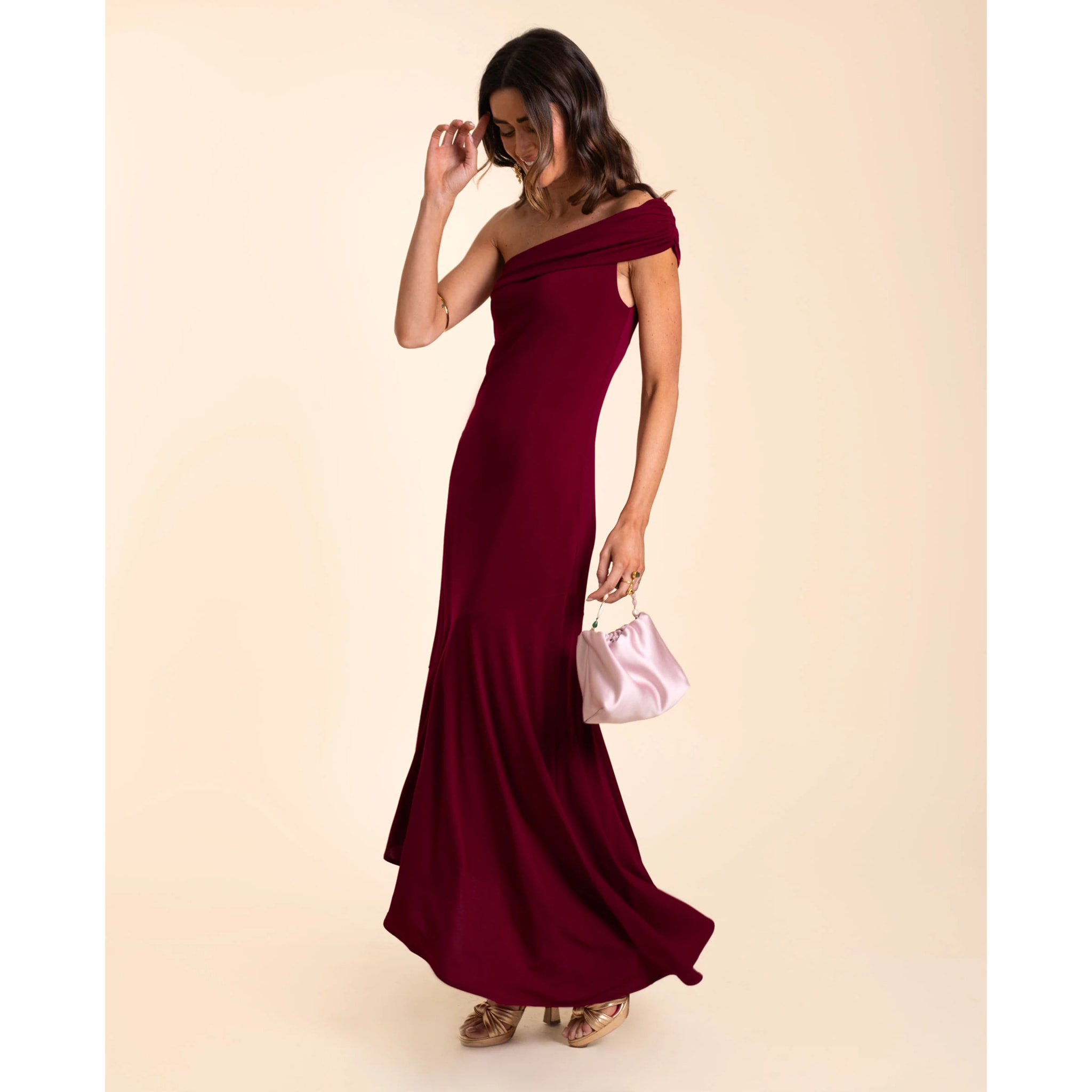 Vestido midi asimétrico con volante