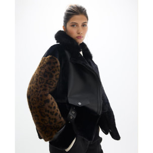 Perfetto cappotto corto di pelliccia con stampa animalier