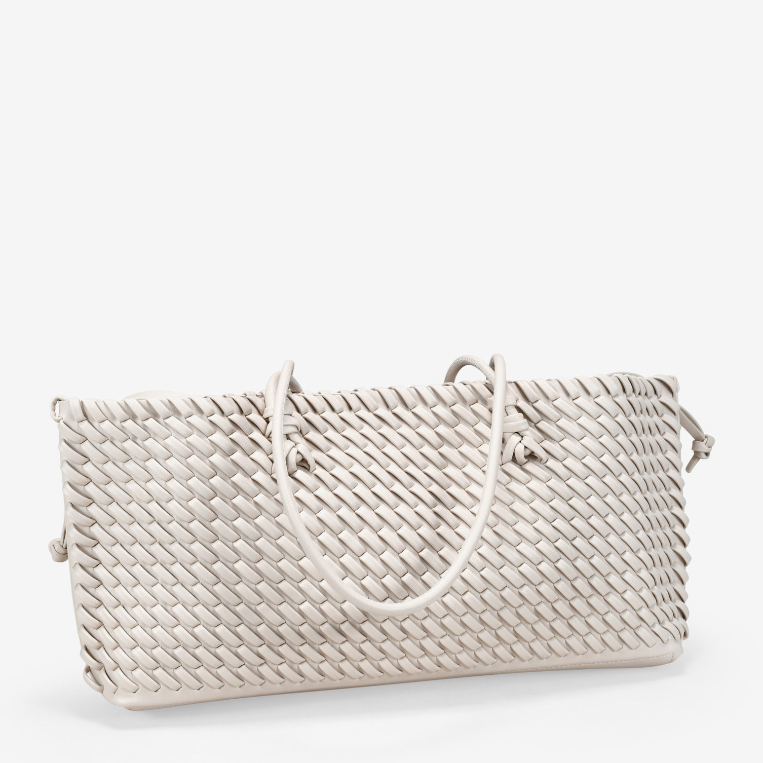 Bolso de hombro beige trenzado