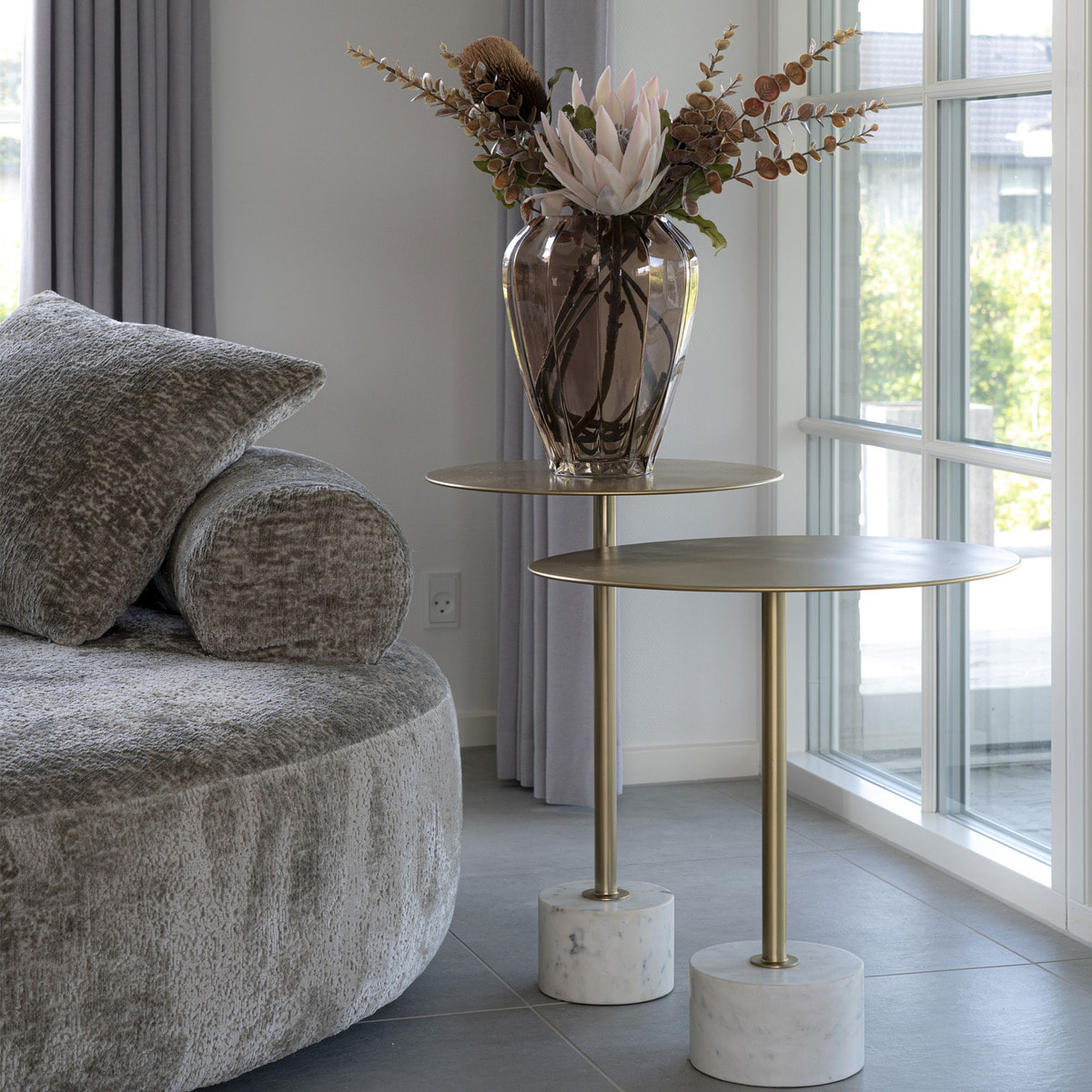 Tavolino Lecco in ottone e marmo bianco ø51x52 cm