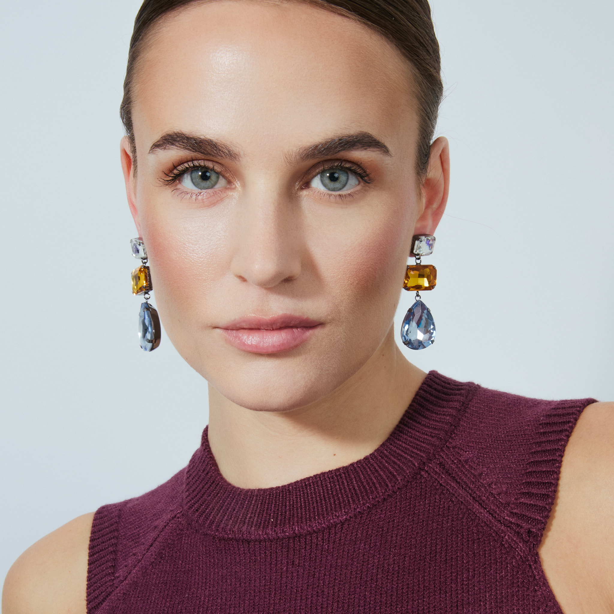 Pendientes de Cristal Azul acabados en oro amarillo de 18k