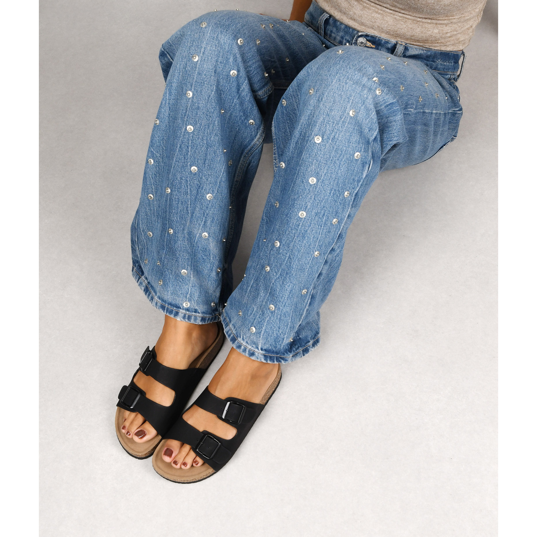 Sandalias planas negras con bio de corcho