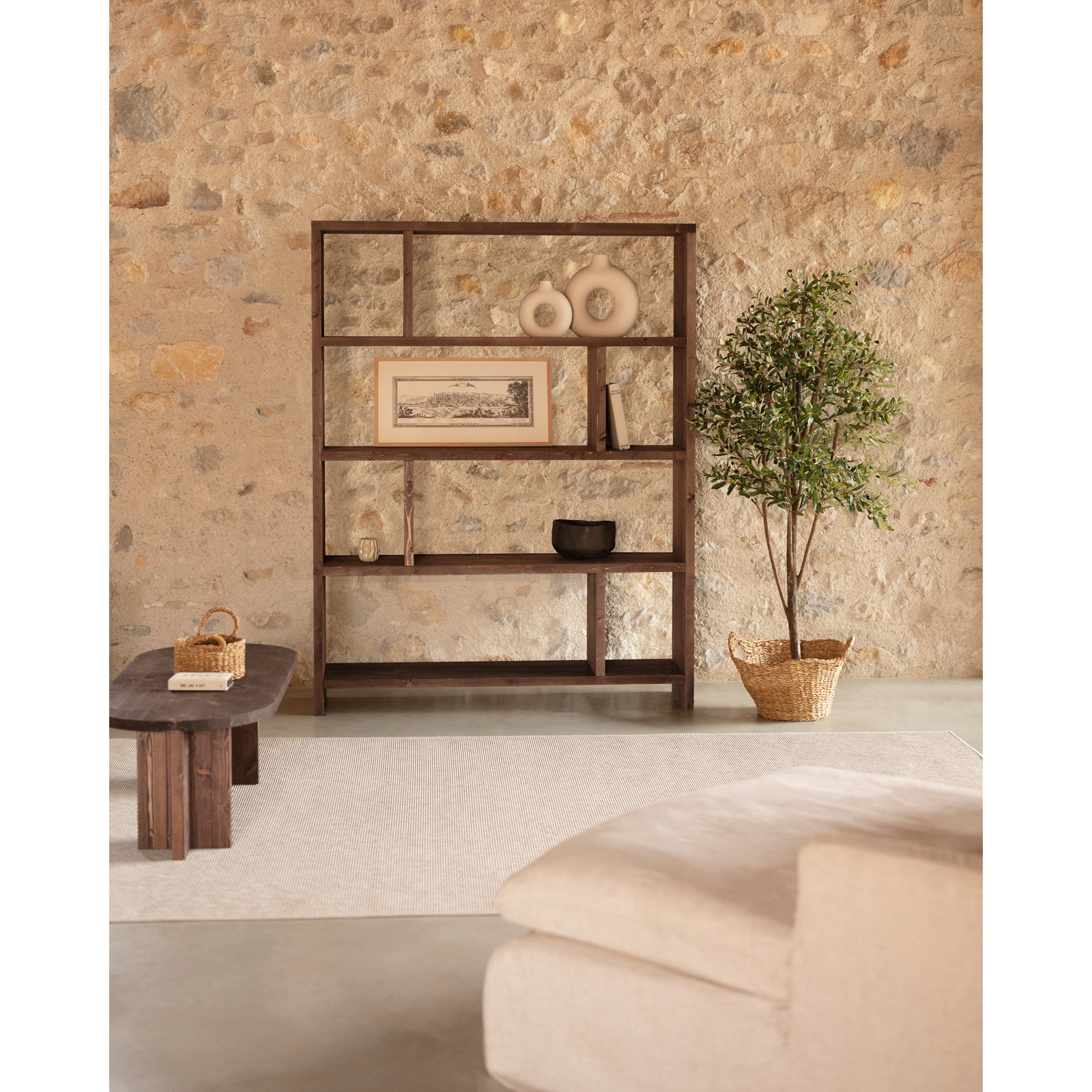 Estantería de madera maciza tono nogal de 180x140cm Alto: 180 Largo: 140 Ancho: 35