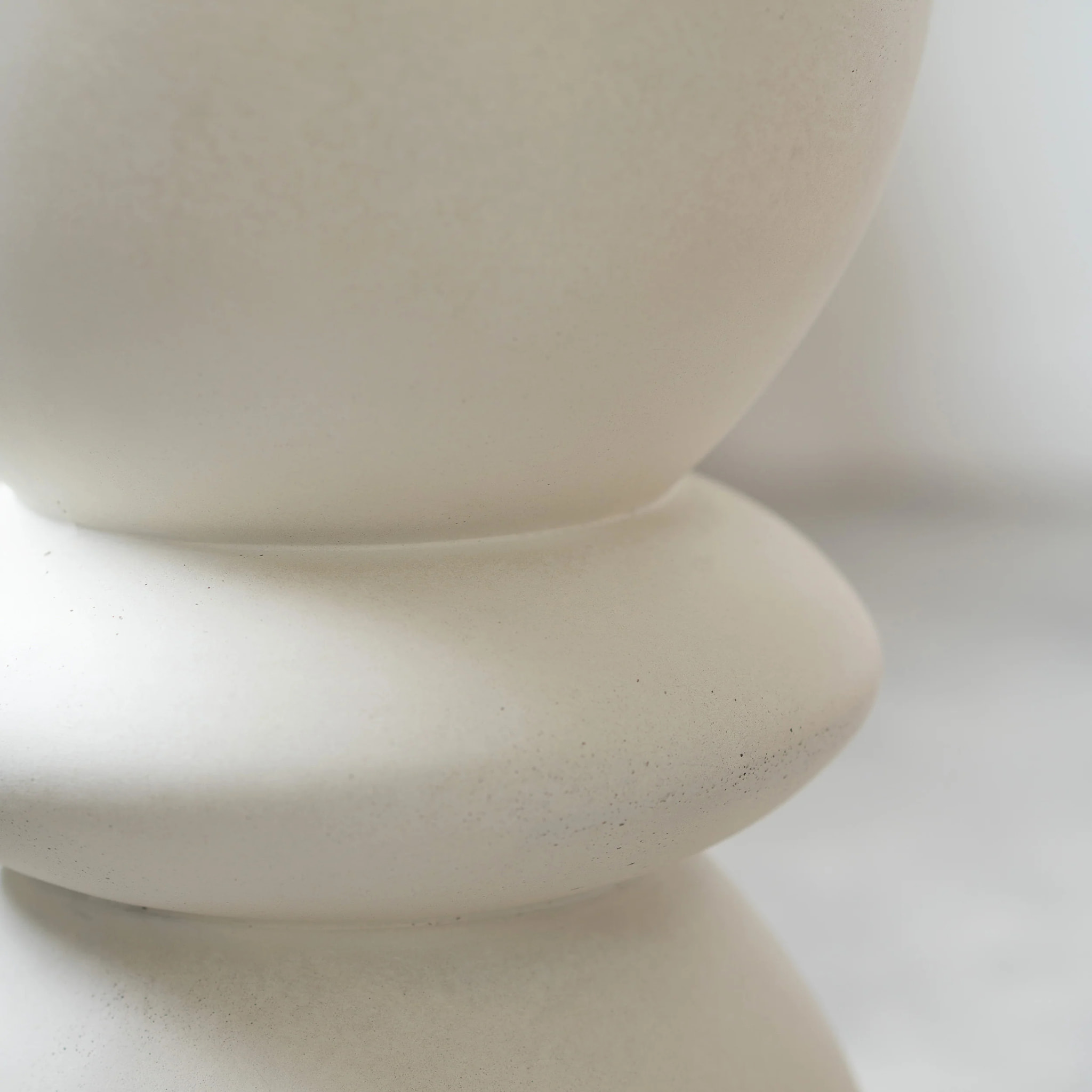 Table d'appoint ronde en béton blanc D35 cm - Maupiti