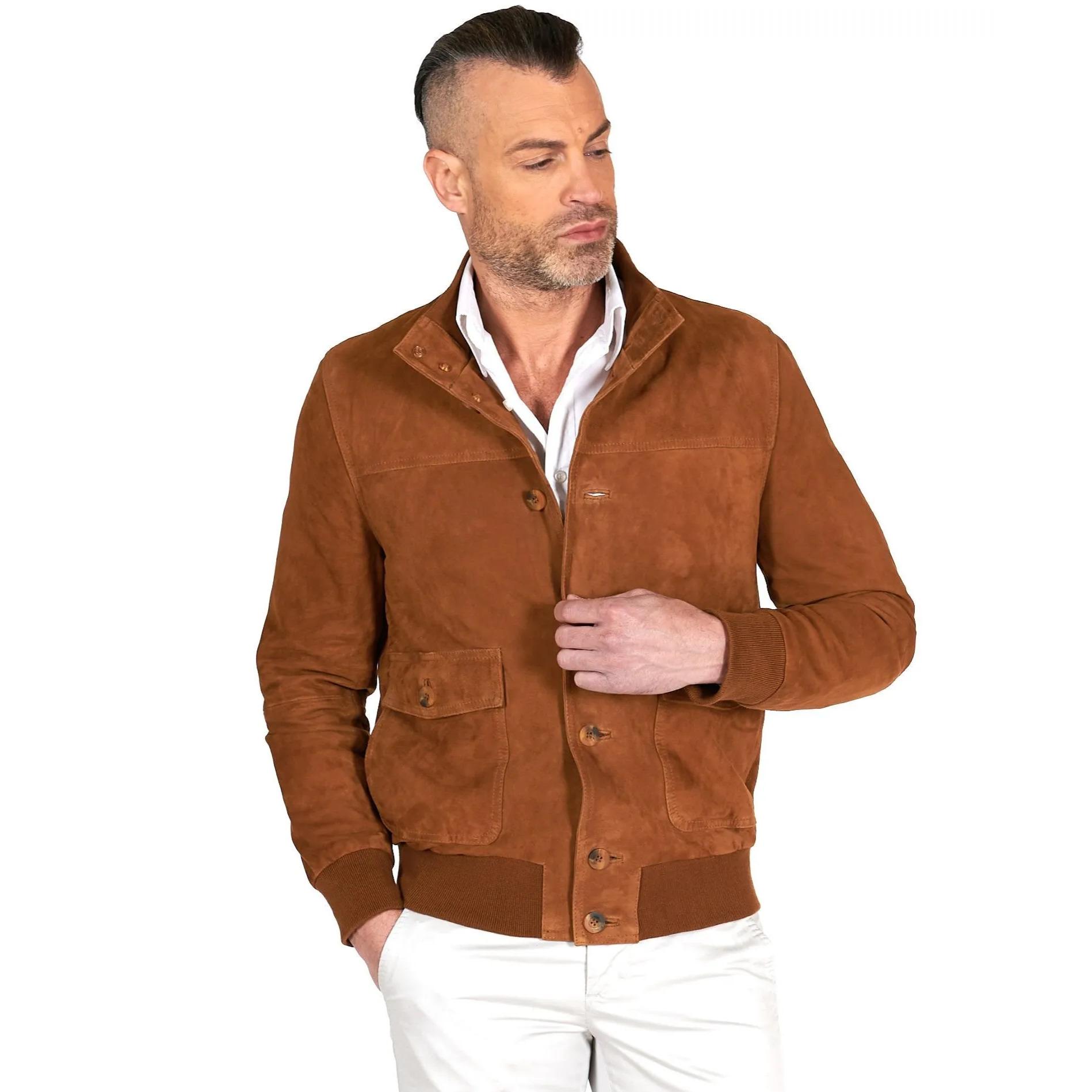 Giacca bomber in pelle camoscio cognac con bottoni e tasconi