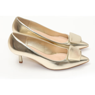 Dècolletè pumps in simil pelle con tacco basso e dettaglio sulla punta