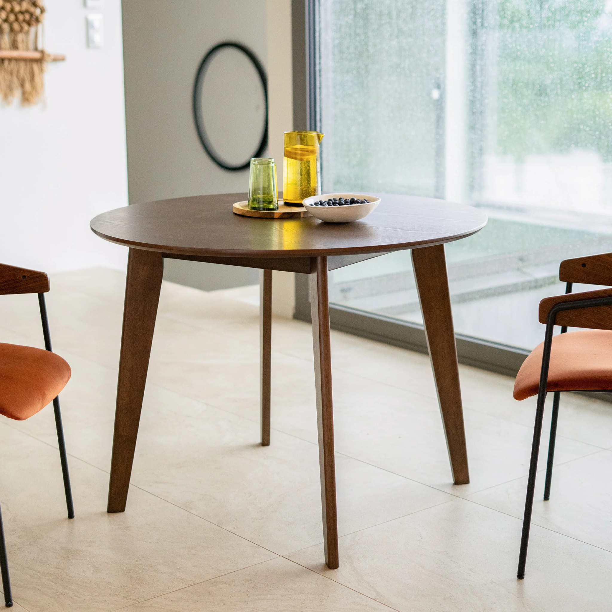Table ronde 4 personnes en bois foncé D100 cm - Réno