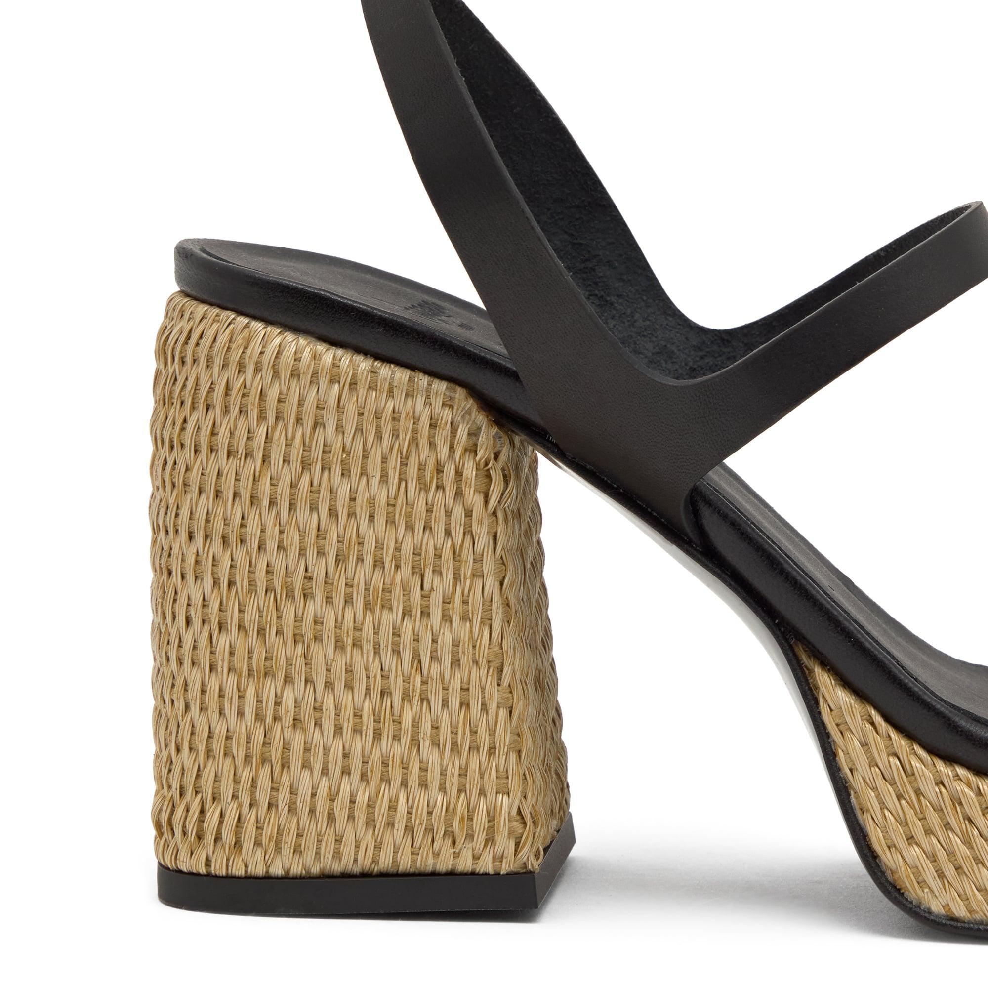 Sandalia de tacón Victoria en napa y rafia con cierre de pulsera