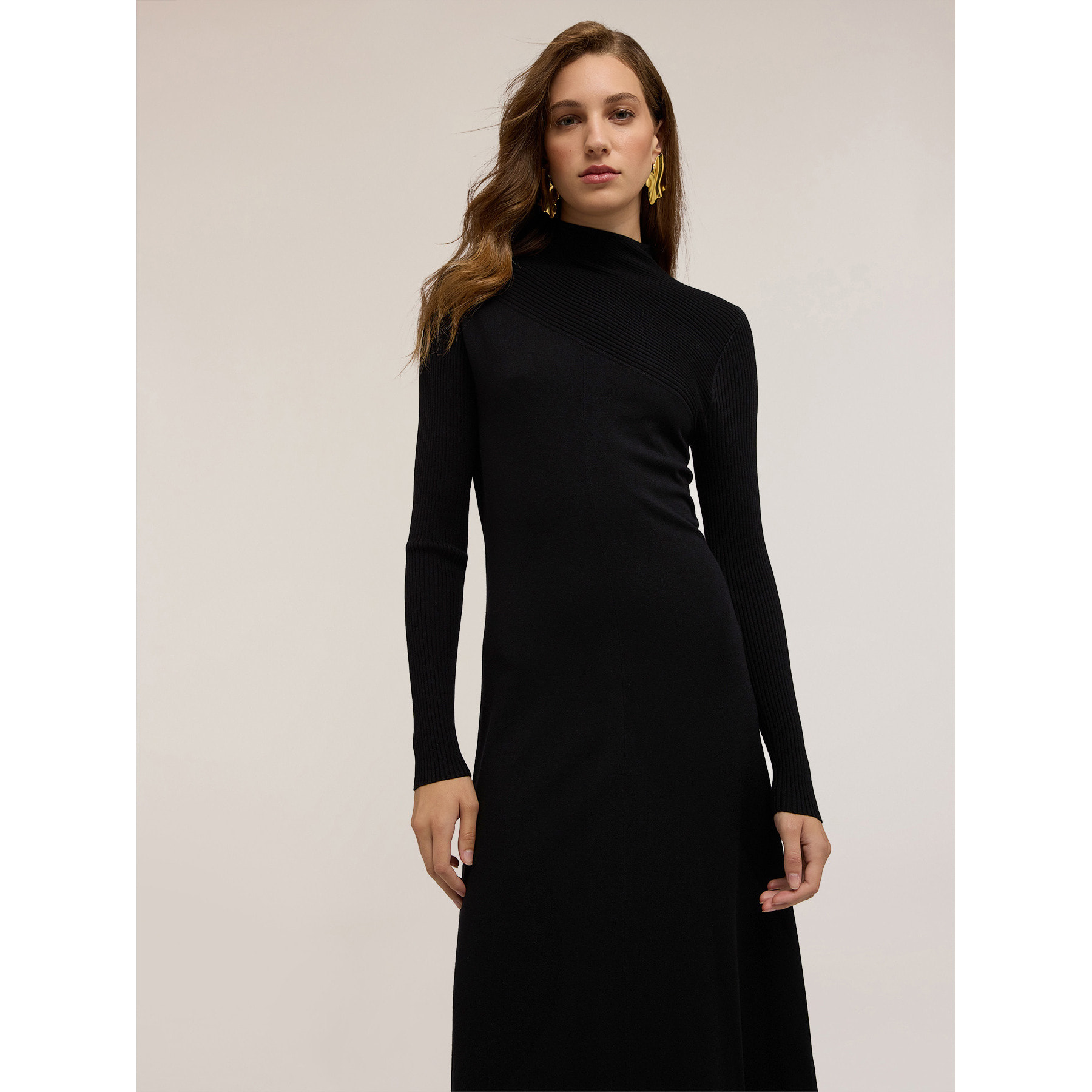 Motivi - Vestido midi de punto con abertura en la espalda - Negro