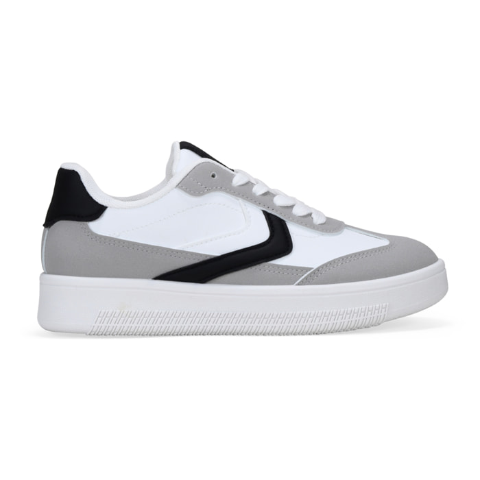 Zapatillas deportivas blancas con cordones