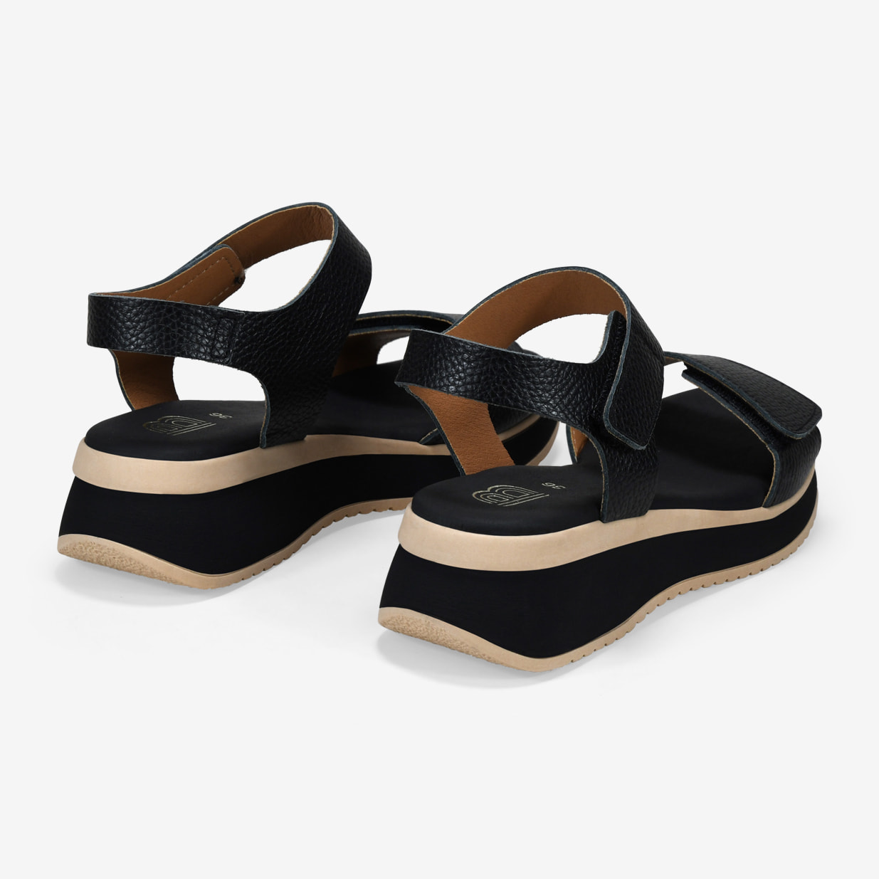 Sandalias de cuña negras en piel con cierre fácil