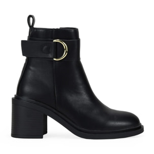 Botines de tacón negros con metal decorativo