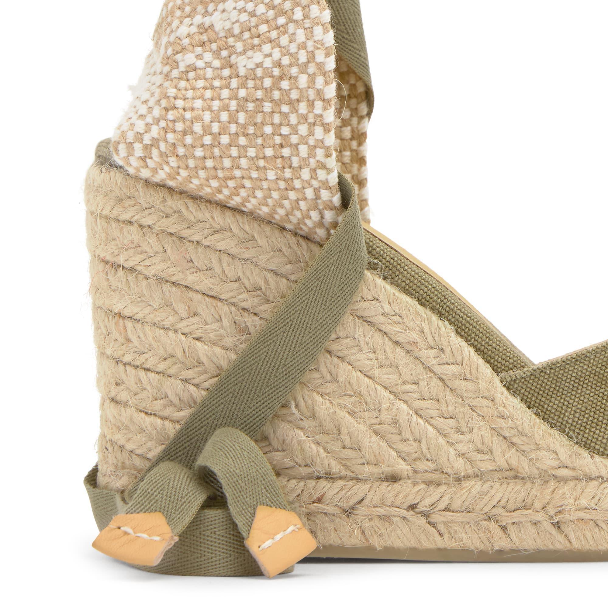 Alpargata con cuña 8 cm en lona de algodón con pala en v y cintas al tobillo