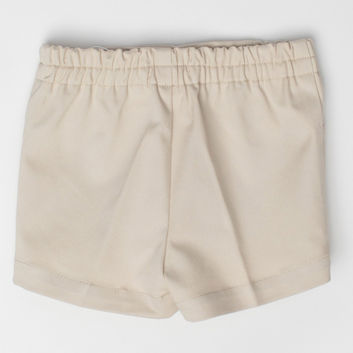 BERMUDA CINTA A CONTRASTE EN CINTURA