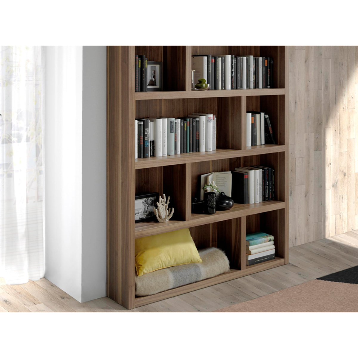 Estantería en madera chapada en nogal 126x25x197cm