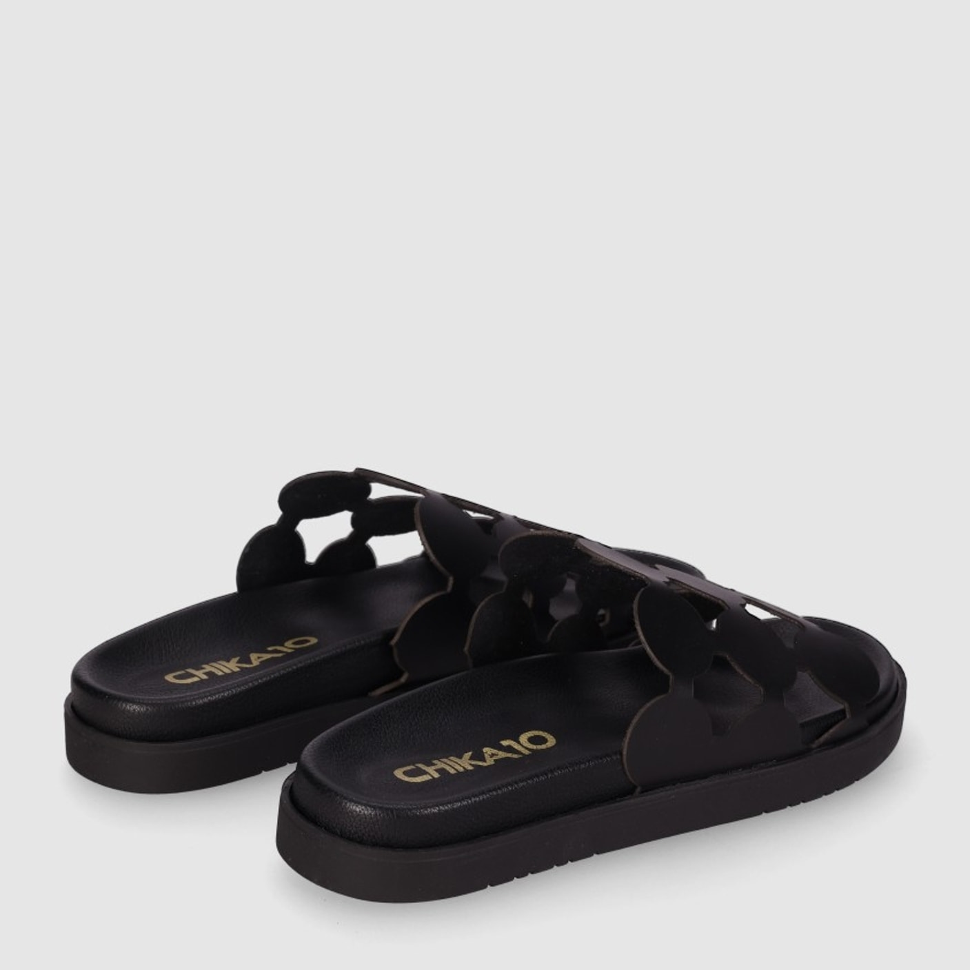 Sandalias de Piel - Negro - Tacón: Bajo
