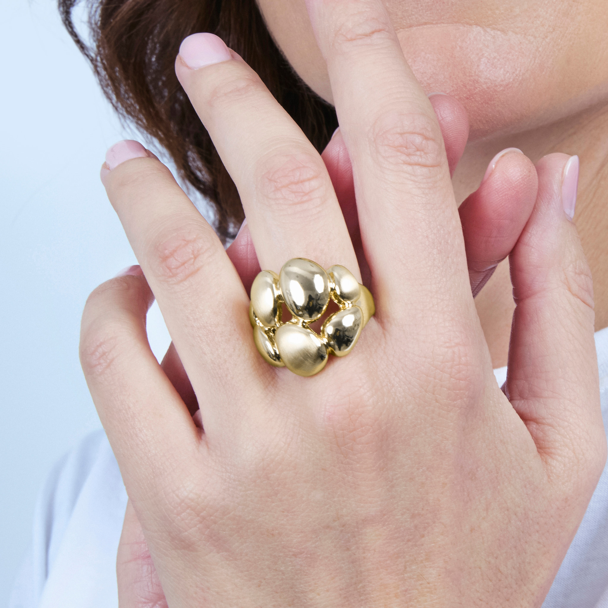 Anillo Vasak acabado oro amarillo 18k