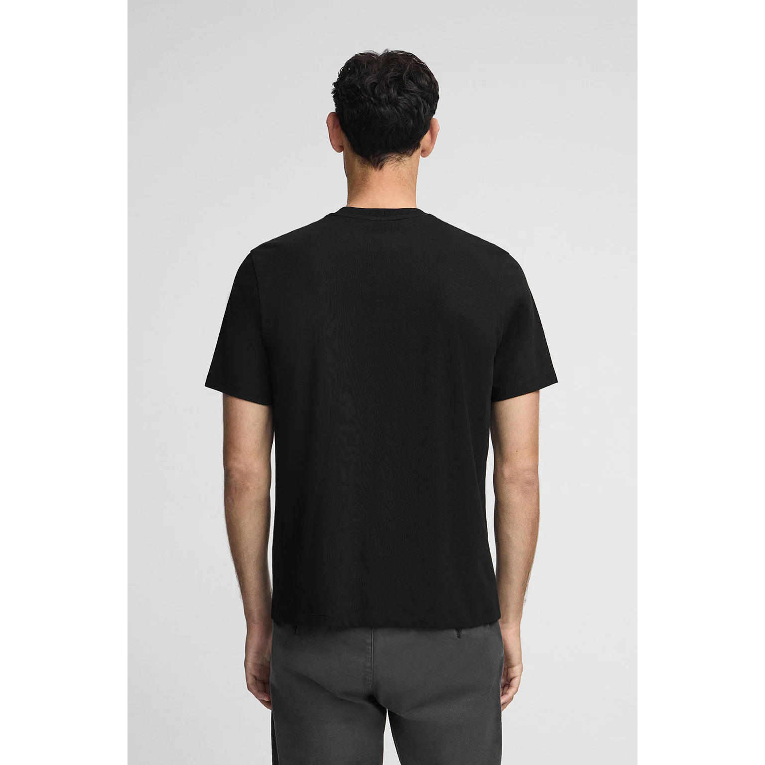 Camiseta negra con bolsillo y bordado Rigby Go