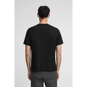 Camiseta negra con bolsillo y bordado Rigby Go