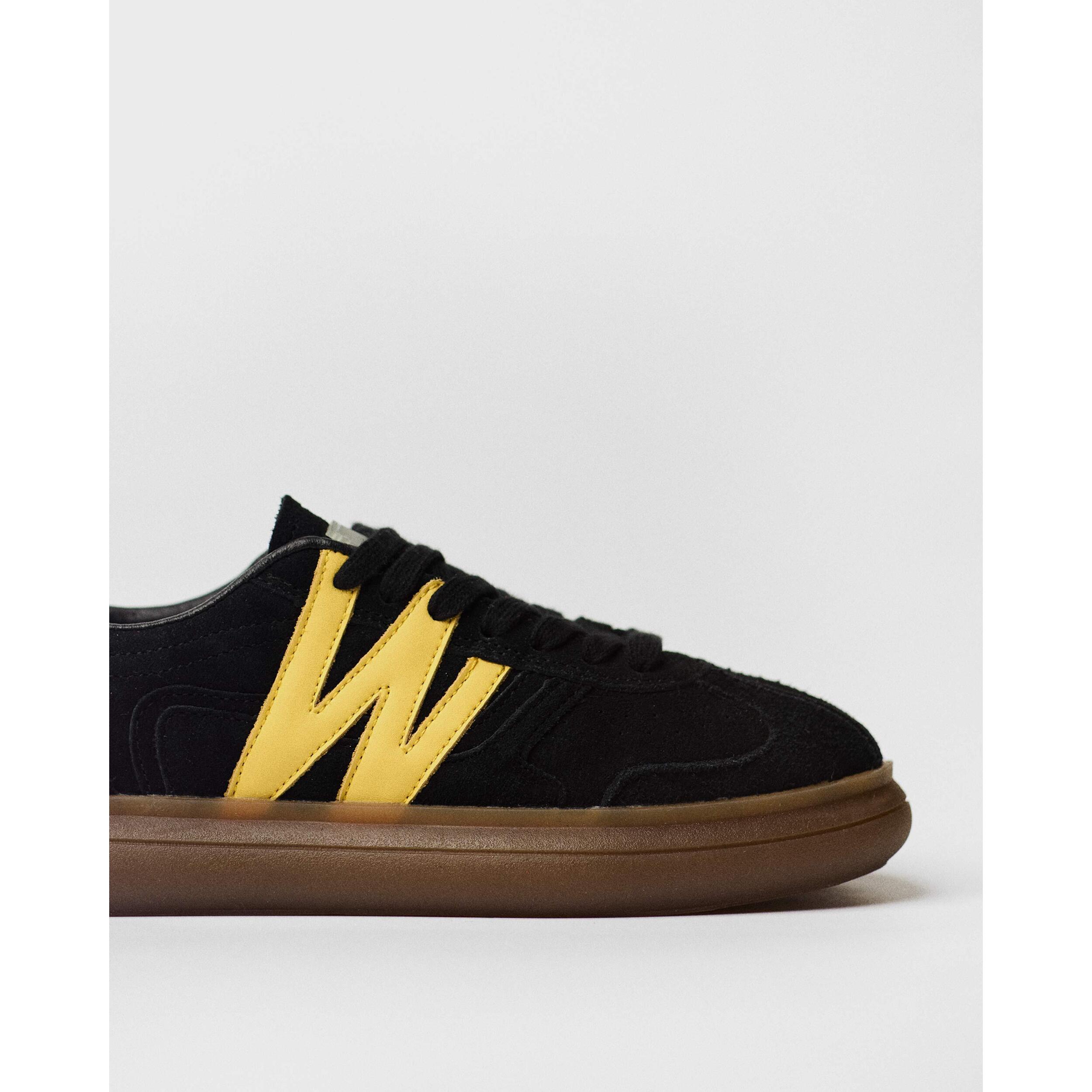 Zapatillas deportivas   - L.U.V