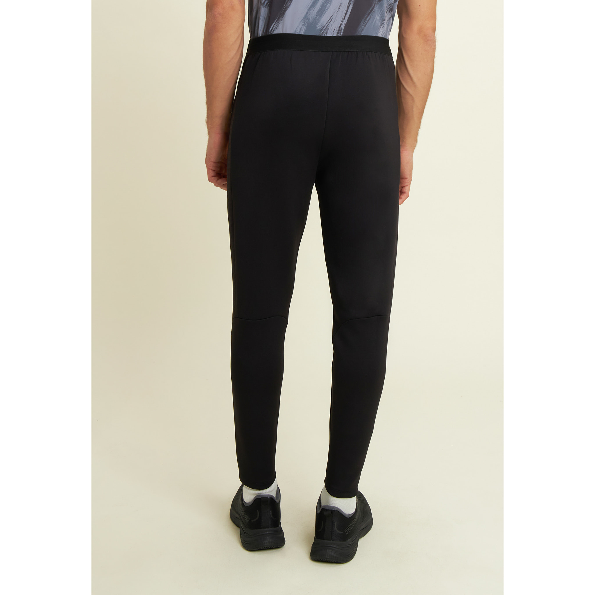 Pantaloni slim in tessuto tecnico con inserti mesh laterali