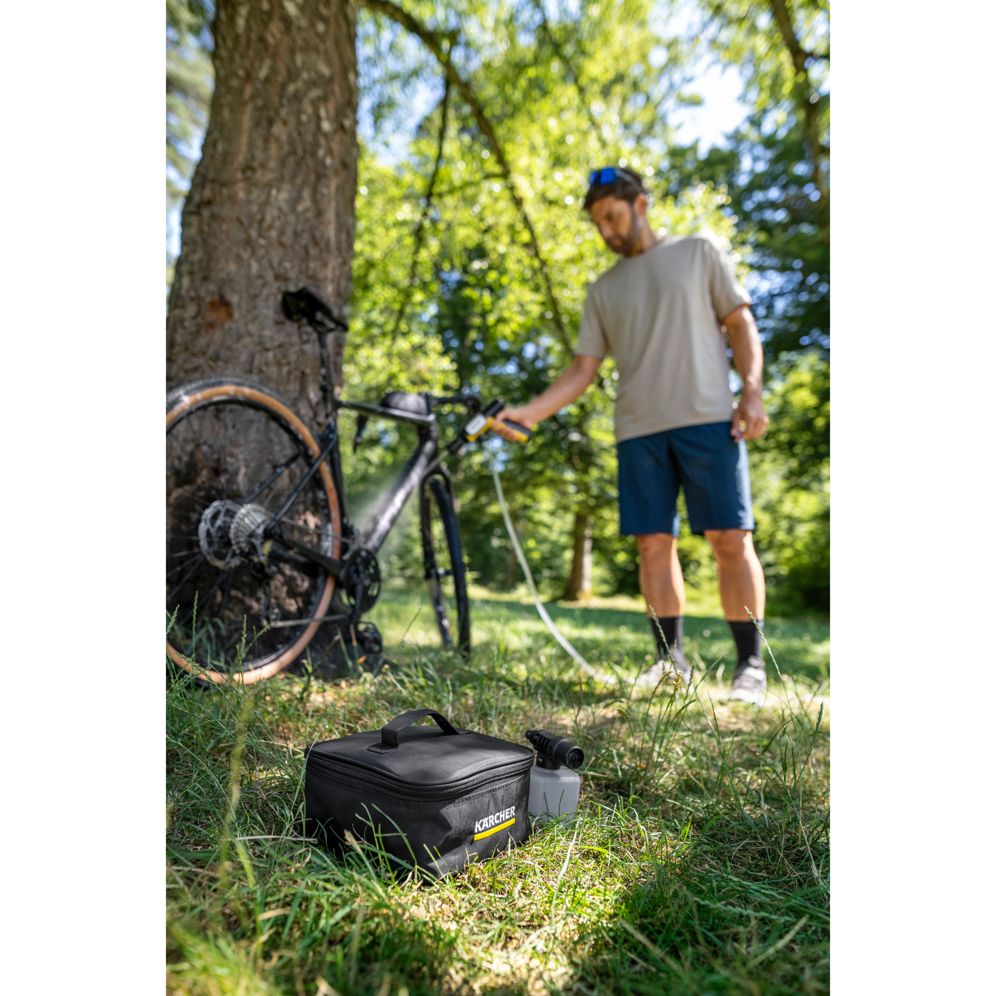 Pistolet de nettoyage à pression sans fil KARCHER OC Compact PLUS Nettoyeur mobile - 30 minutes - canon à mousse - kit d'aspiration