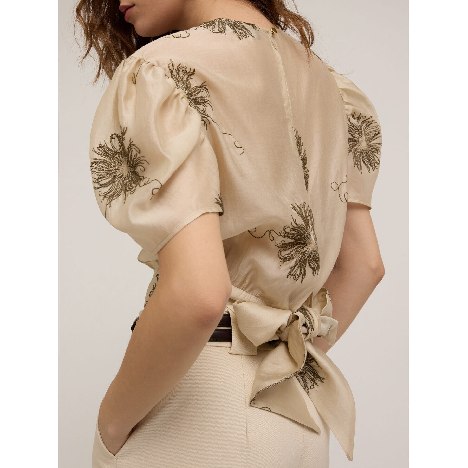 Motivi - Blusa bordada con mangas abullonadas - Beige