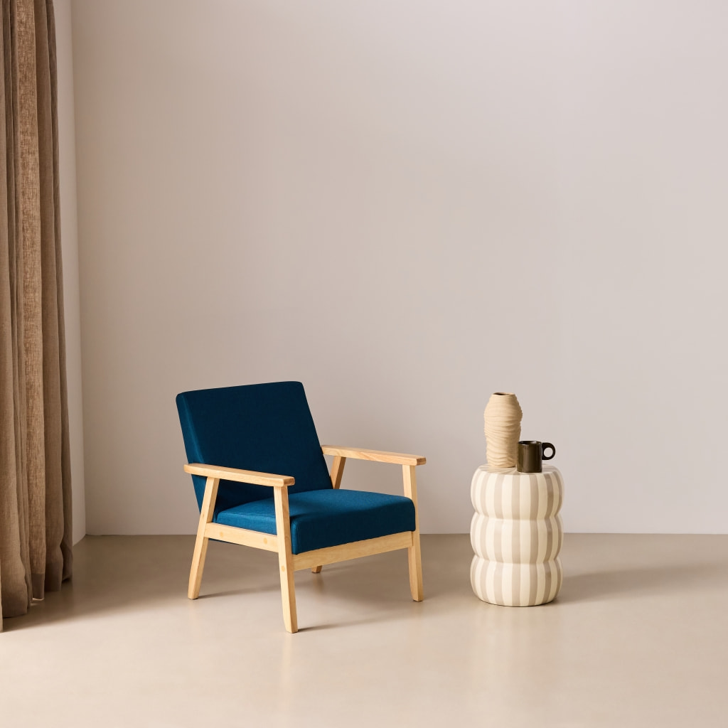 Fauteuil scandinave bois de peuplier, d'hévéa et tissu ISAK