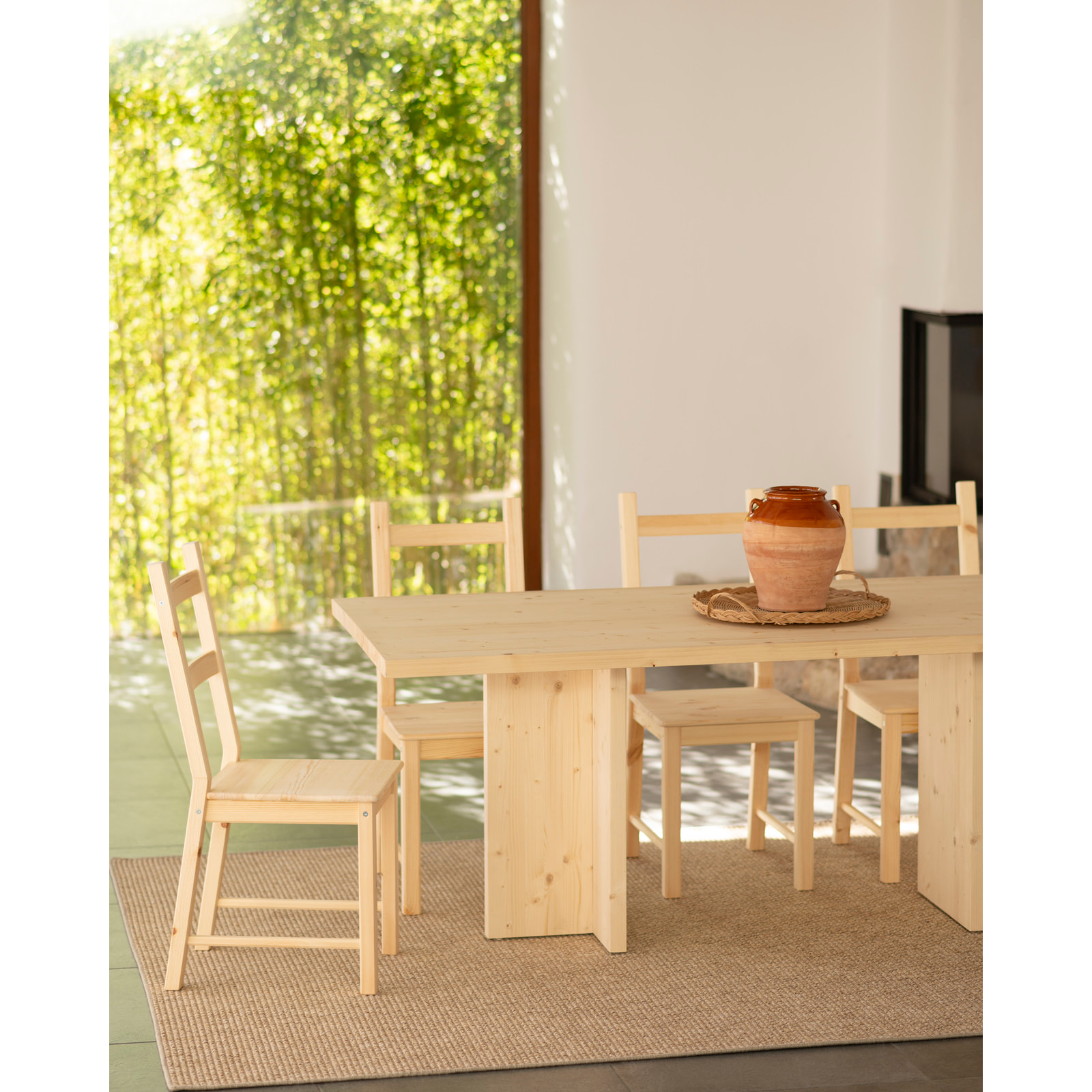 Table à manger en bois massif ton naturel en différentes tailles