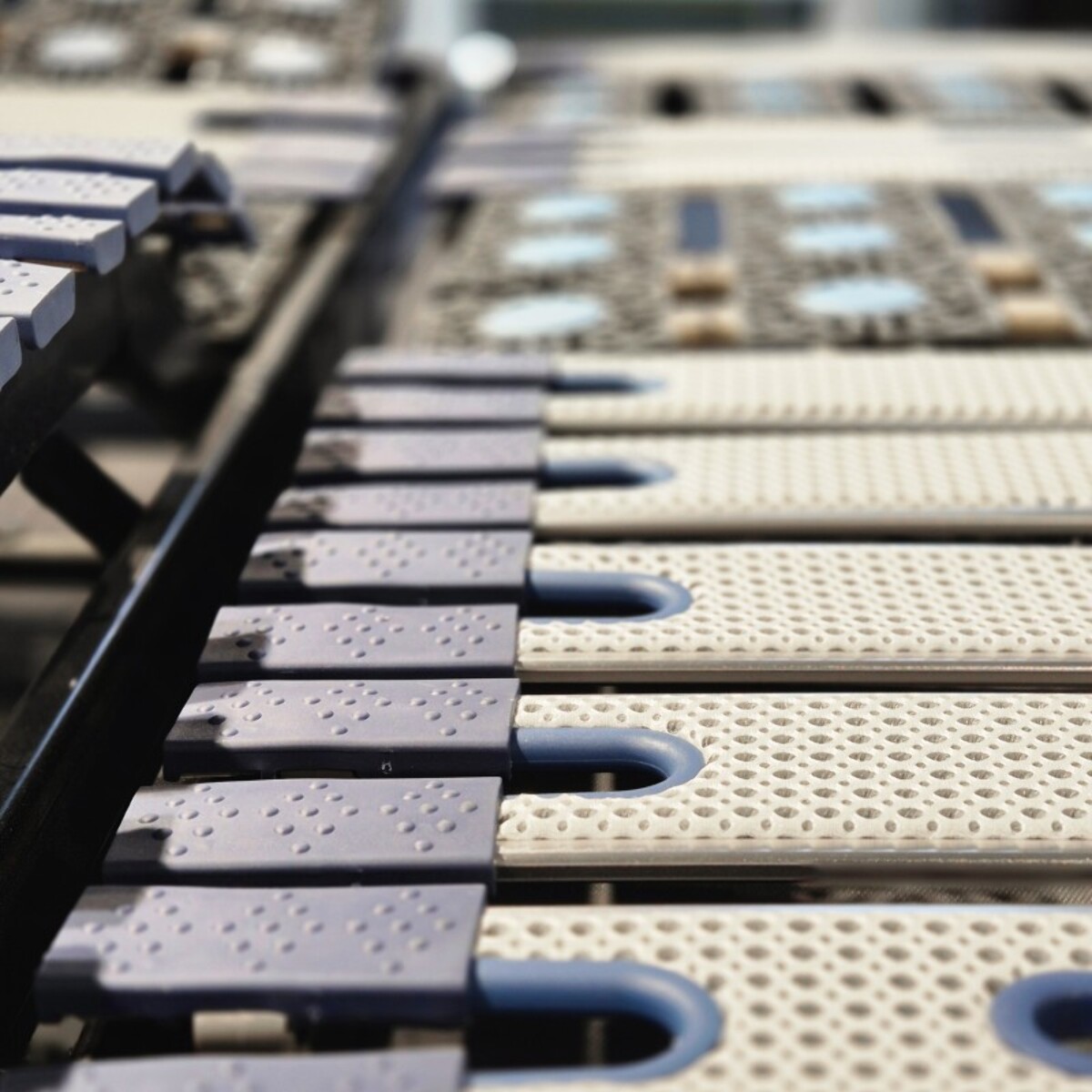 Sommier électrique Sensomatic| Bi-technologie | Lattes flexibles TRICONFORT® et Plots multidirectionnels Pression 3D®