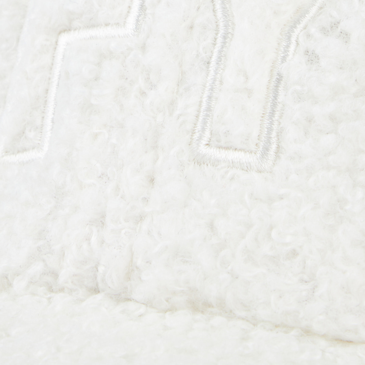 Cappellino sherpa con maxi ricamo FY tono su tono