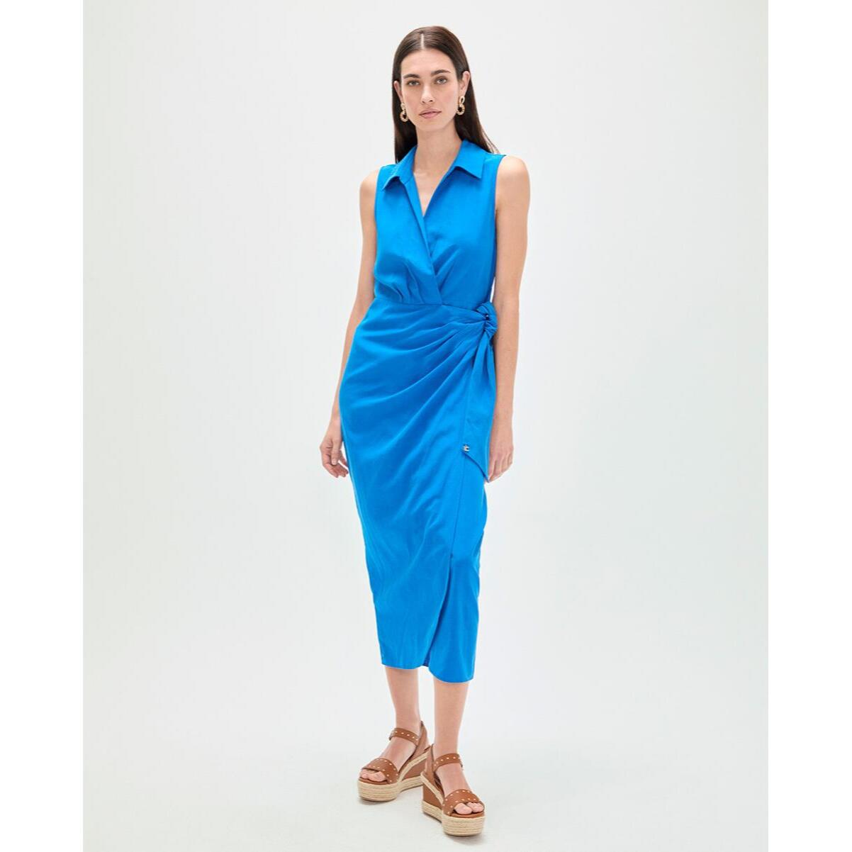 Abito in lino con colletto a camicia e nodo laterale