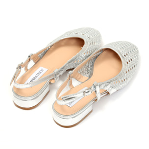 Ballerine slingback in simil pelle con tomaia bucherellata