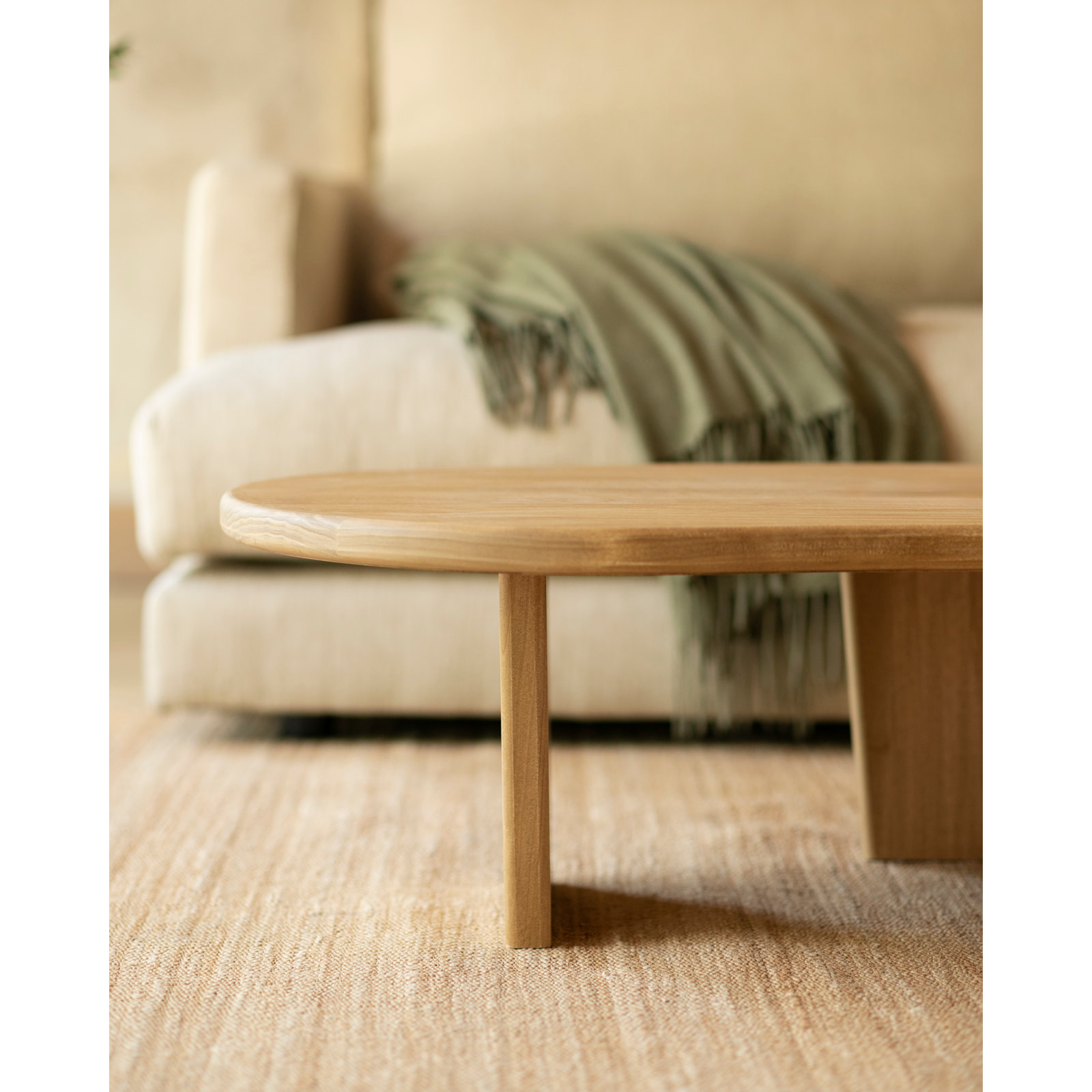 Mesa de centro de madera maciza de álamo de formas orgánicas con tres patas de 120cm Alto: 30 Largo: 120 Ancho: 59.4